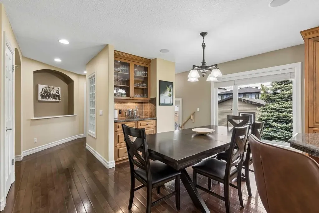 2404 29 Avenue SW Calgary AB T2T 1N9