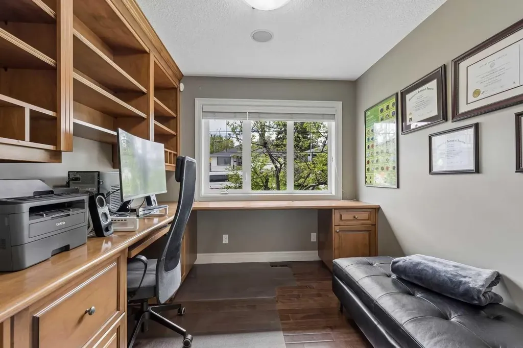 2404 29 Avenue SW Calgary AB T2T 1N9