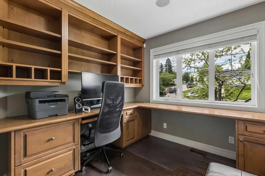 2404 29 Avenue SW Calgary AB T2T 1N9