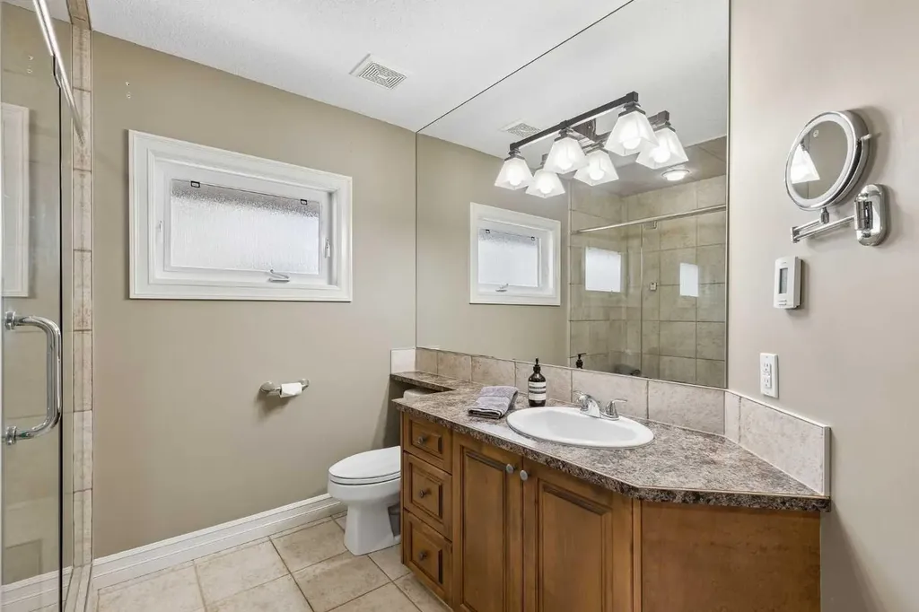 2404 29 Avenue SW Calgary AB T2T 1N9