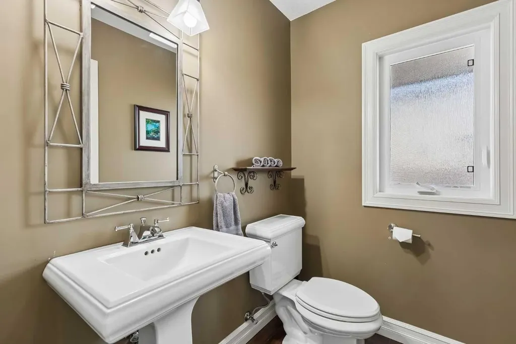 2404 29 Avenue SW Calgary AB T2T 1N9