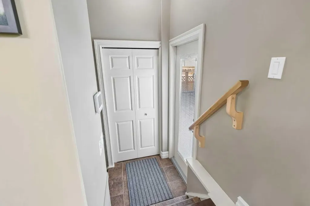 2404 29 Avenue SW Calgary AB T2T 1N9