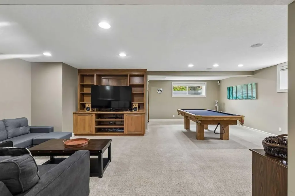 2404 29 Avenue SW Calgary AB T2T 1N9