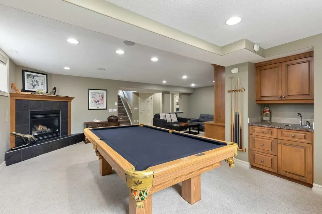 2404 29 Avenue SW Calgary AB T2T 1N9