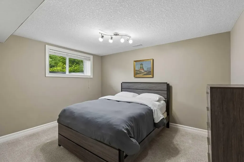 2404 29 Avenue SW Calgary AB T2T 1N9