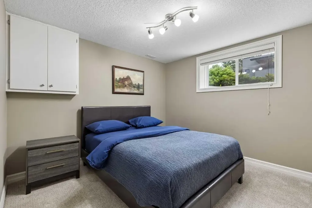 2404 29 Avenue SW Calgary AB T2T 1N9