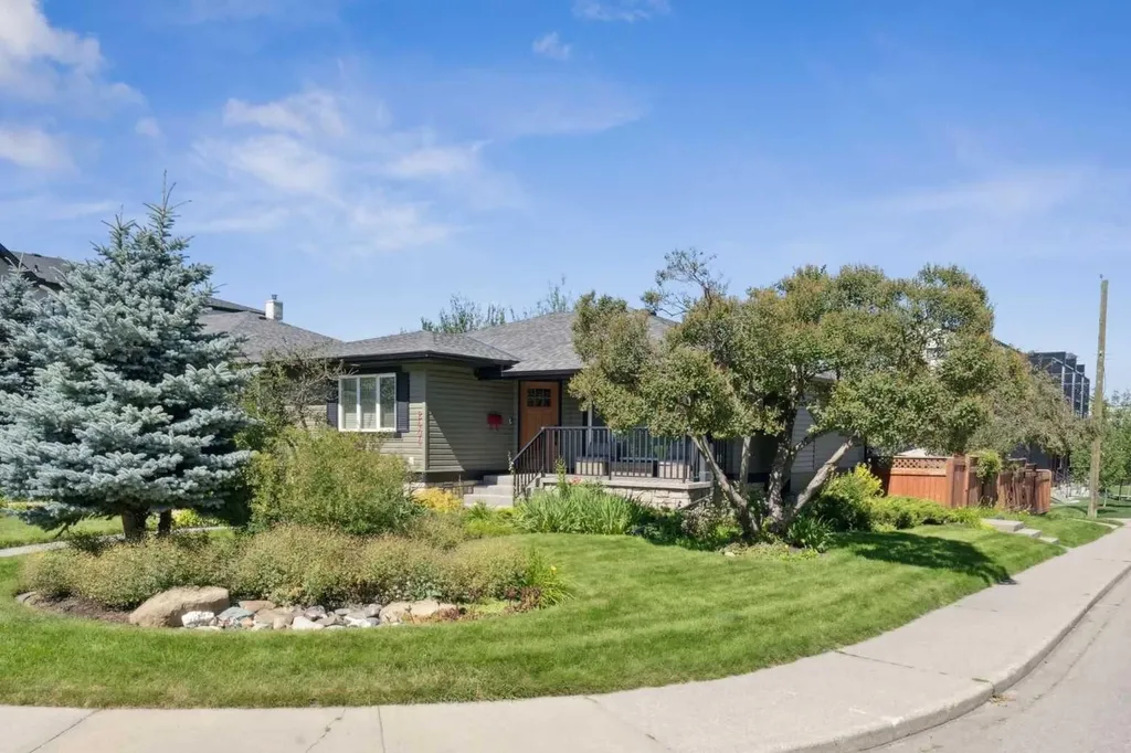 2404 29 Avenue SW Calgary AB T2T 1N9