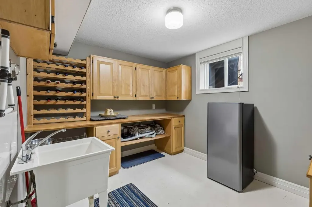 2404 29 Avenue SW Calgary AB T2T 1N9