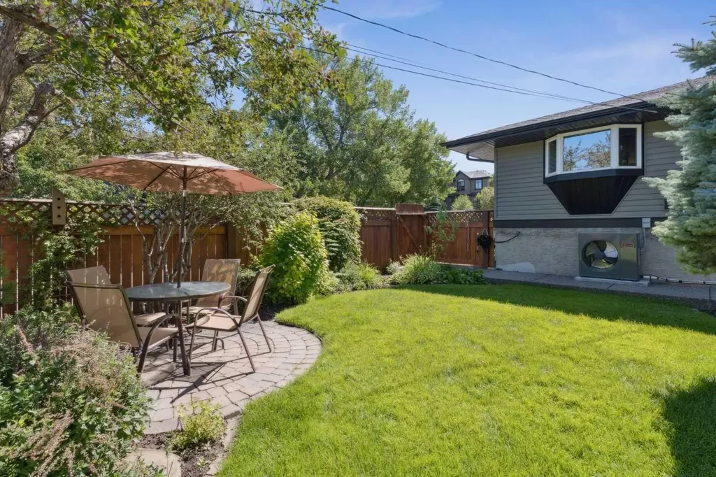 2404 29 Avenue SW Calgary AB T2T 1N9