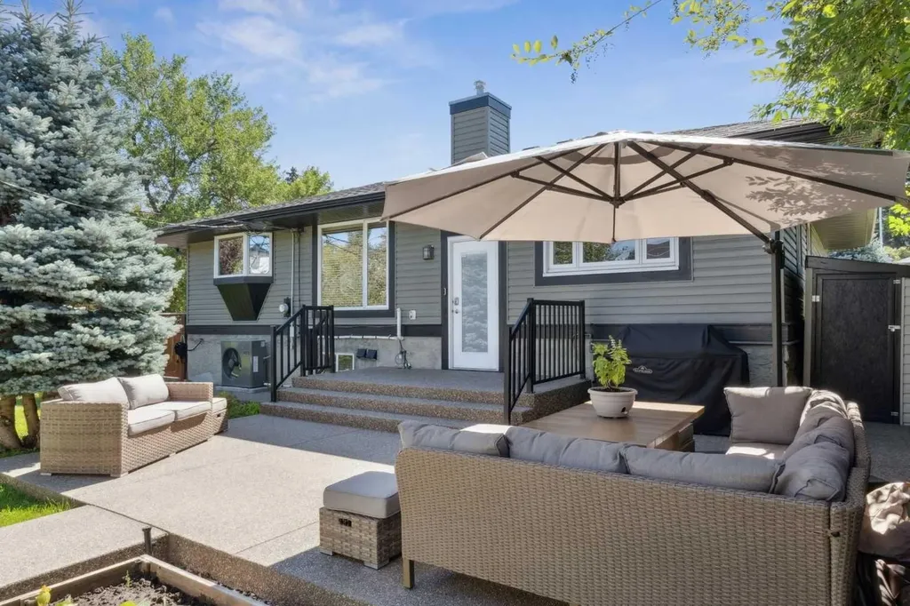2404 29 Avenue SW Calgary AB T2T 1N9