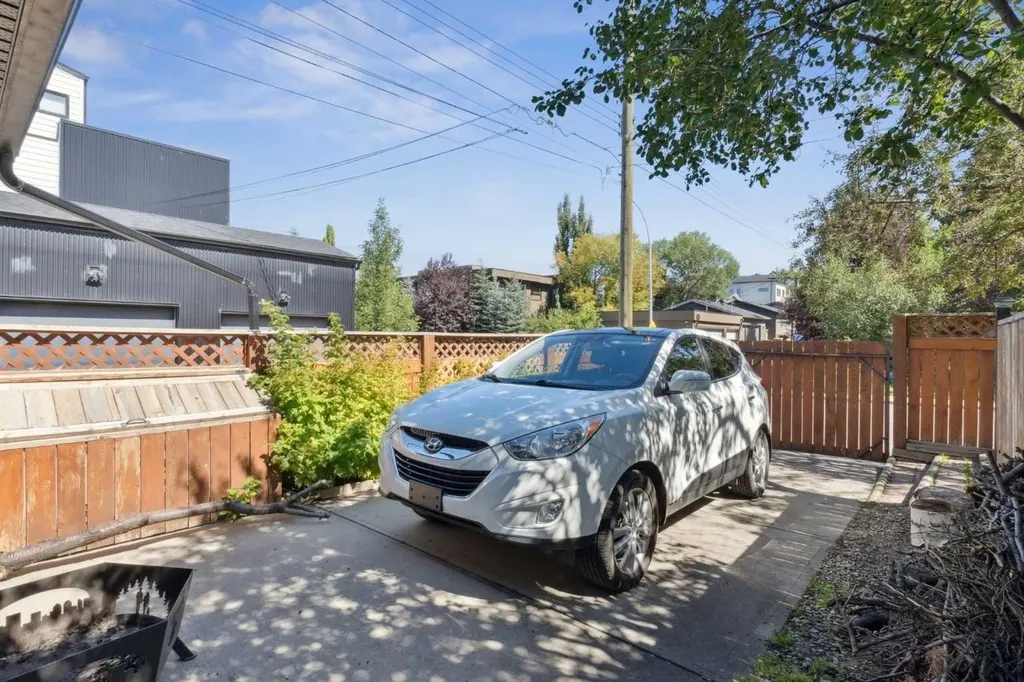 2404 29 Avenue SW Calgary AB T2T 1N9