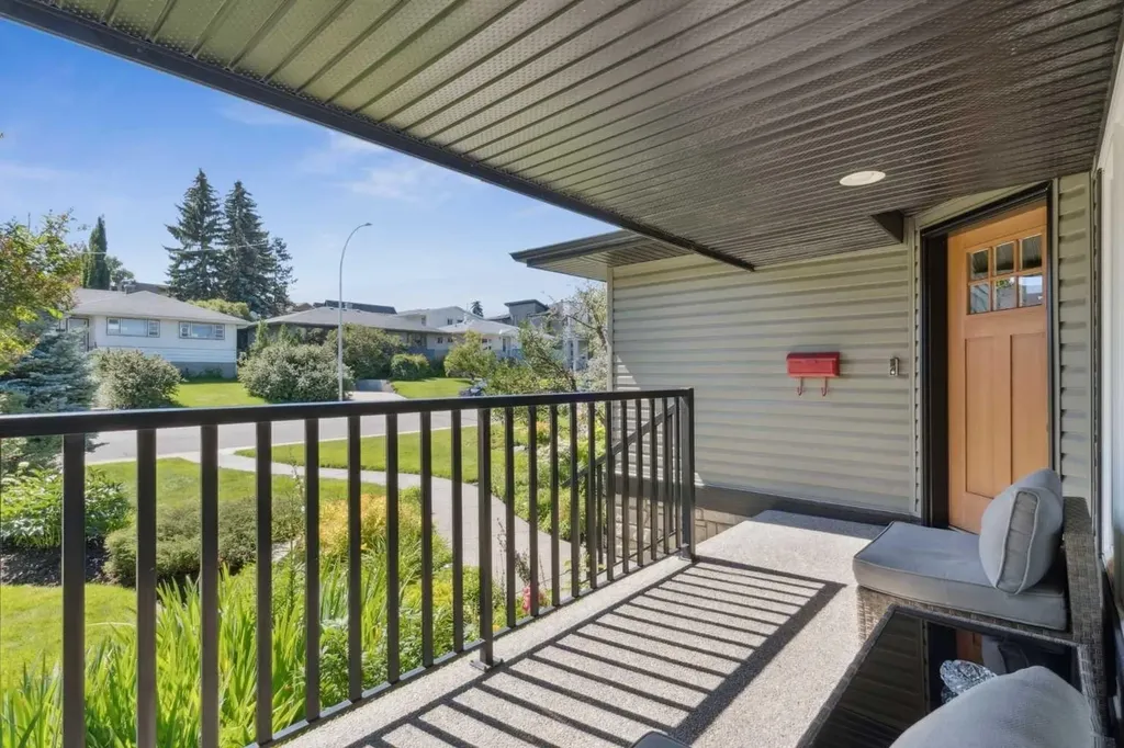 2404 29 Avenue SW Calgary AB T2T 1N9
