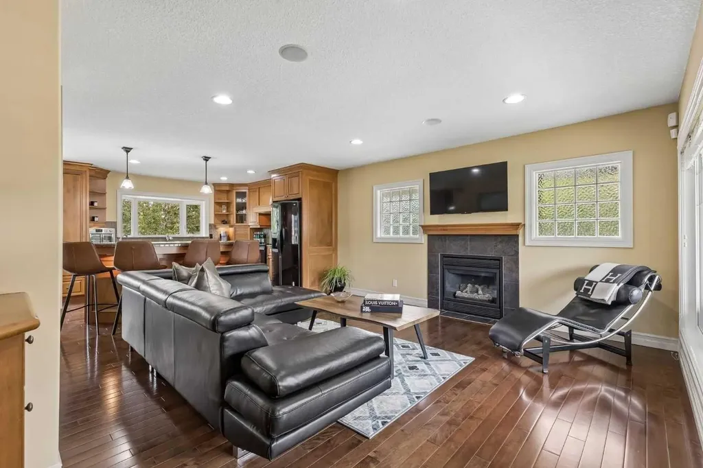2404 29 Avenue SW Calgary AB T2T 1N9