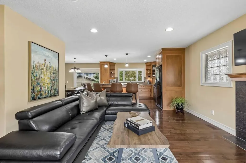 2404 29 Avenue SW Calgary AB T2T 1N9