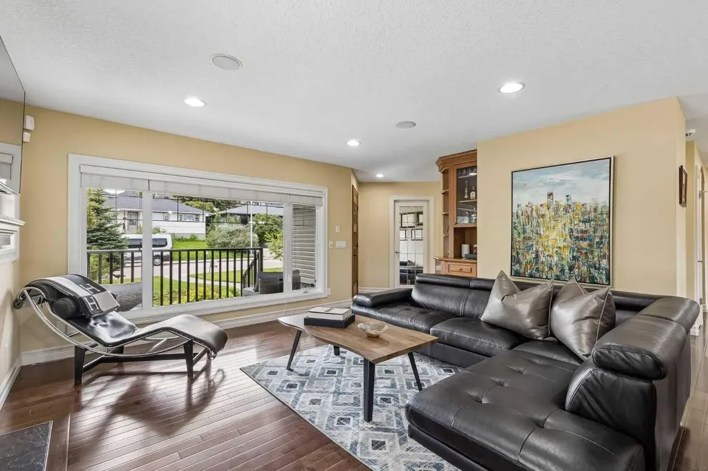 2404 29 Avenue SW Calgary AB T2T 1N9