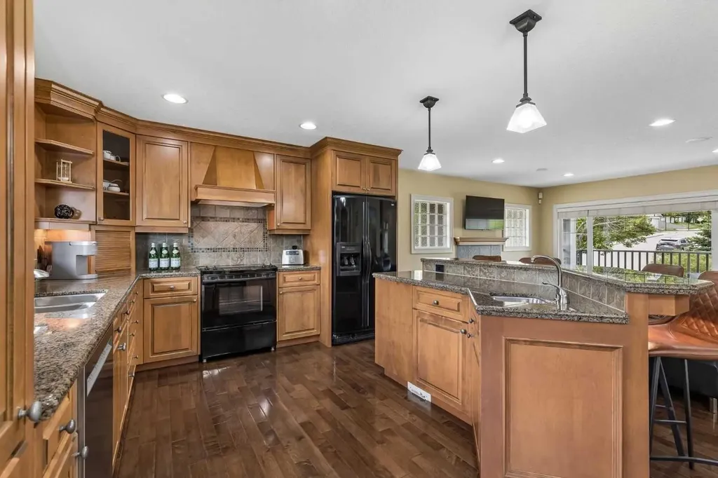 2404 29 Avenue SW Calgary AB T2T 1N9