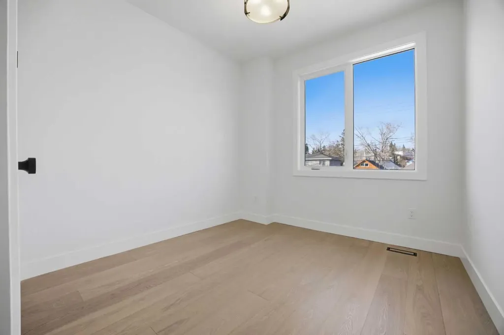 806 23 Avenue SE Calgary AB T2G1N8