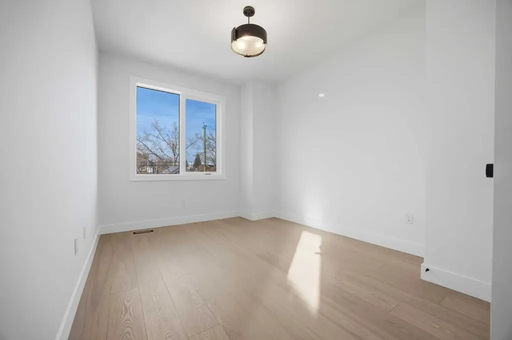 806 23 Avenue SE Calgary AB T2G1N8
