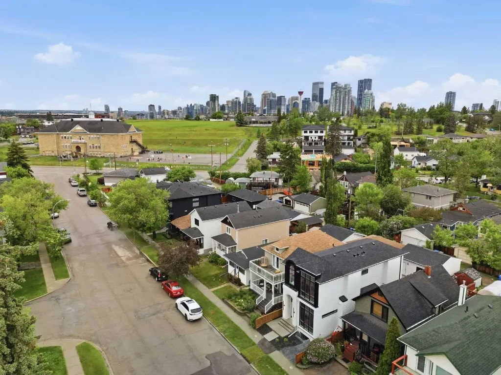 806 23 Avenue SE Calgary AB T2G1N8