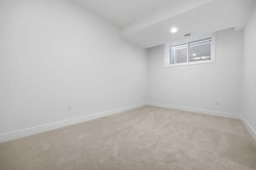 806 23 Avenue SE Calgary AB T2G1N8