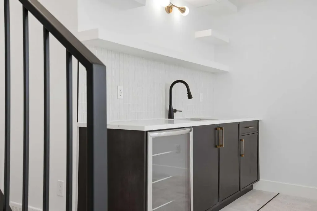 806 23 Avenue SE Calgary AB T2G1N8