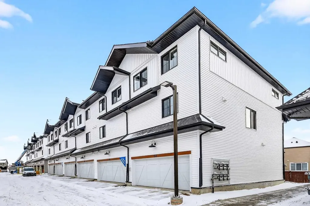 1750 Rangeview Drive SE Calgary AB T3S 0X3