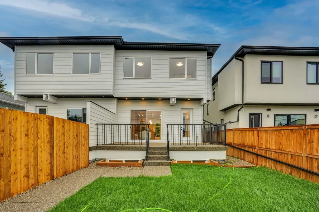 2010 35 Street SW Calgary AB T3E 2X6