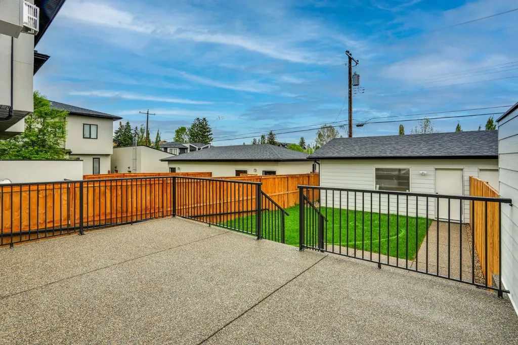 2010 35 Street SW Calgary AB T3E 2X6