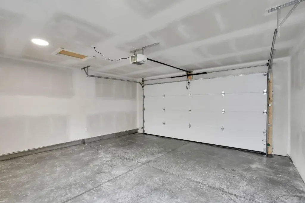 2010 35 Street SW Calgary AB T3E 2X6