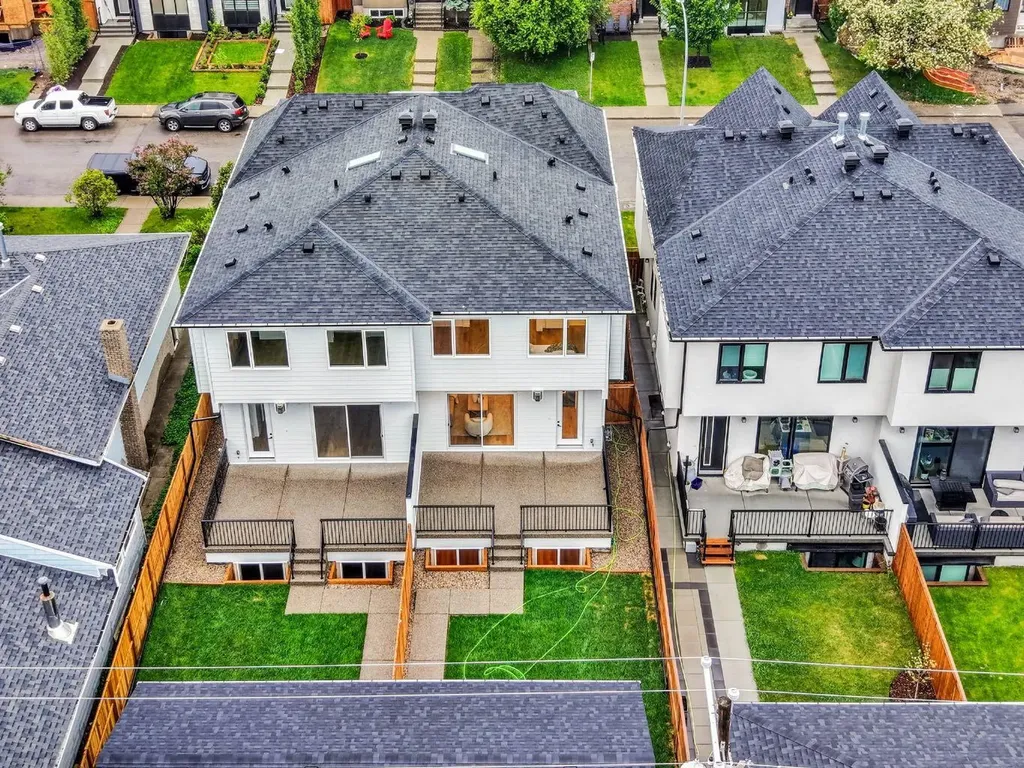 2010 35 Street SW Calgary AB T3E 2X6