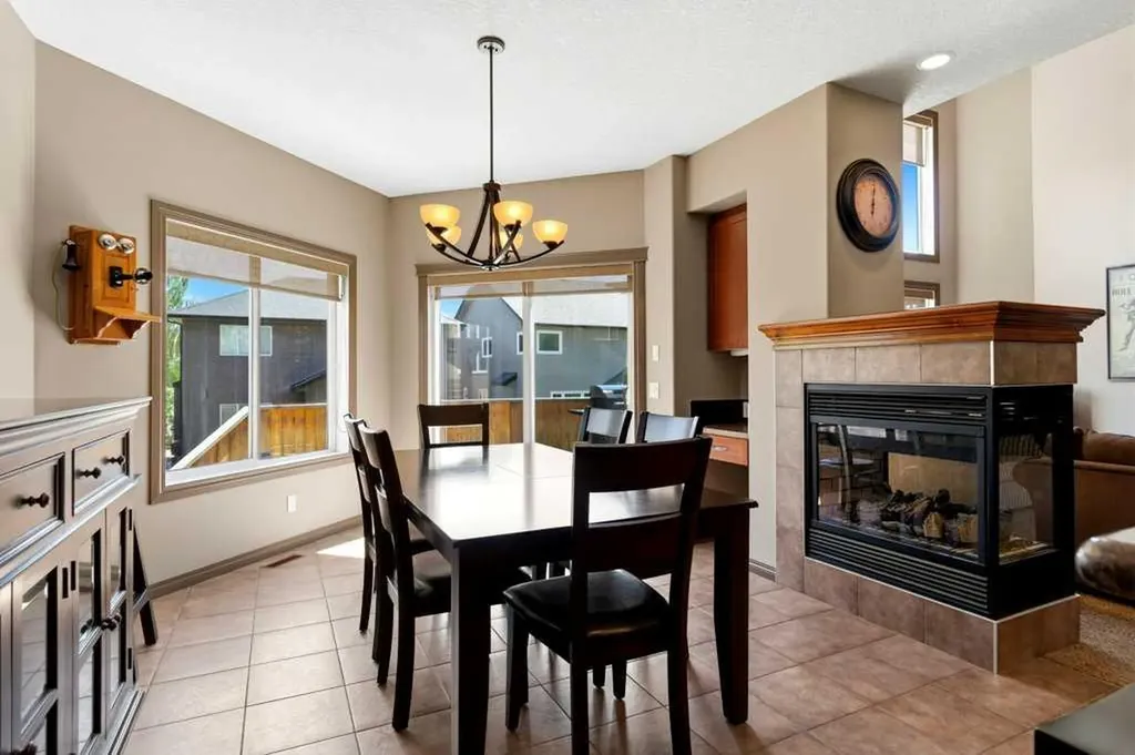 23 Aspen Stone Crescent SW Calgary AB T3H 5Y8