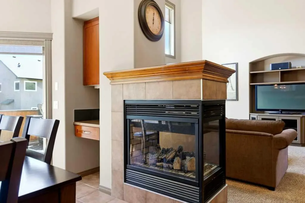 23 Aspen Stone Crescent SW Calgary AB T3H 5Y8