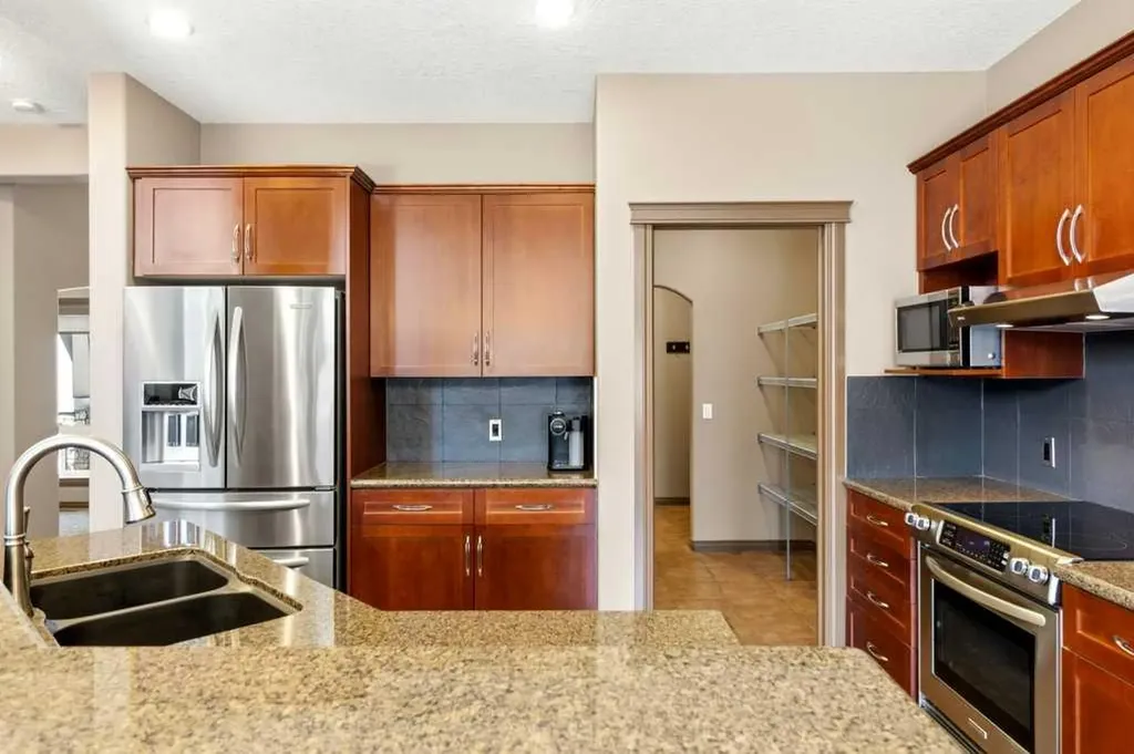 23 Aspen Stone Crescent SW Calgary AB T3H 5Y8