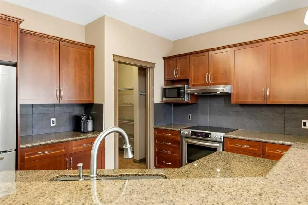 23 Aspen Stone Crescent SW Calgary AB T3H 5Y8