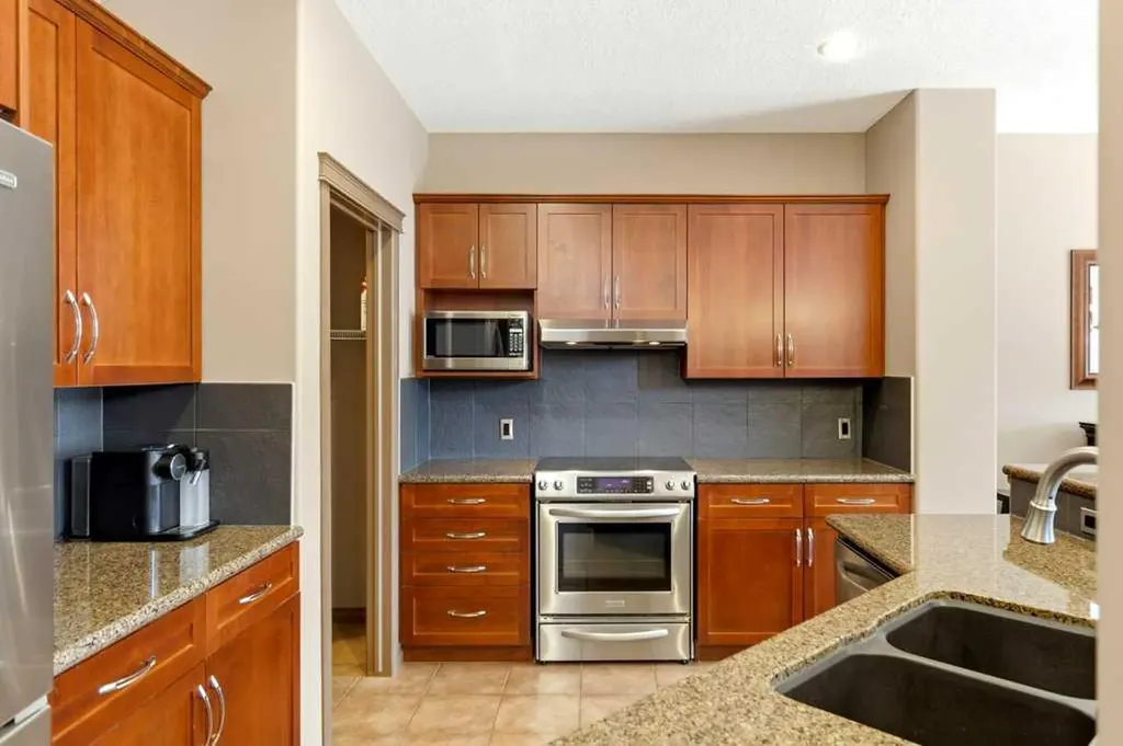 23 Aspen Stone Crescent SW Calgary AB T3H 5Y8
