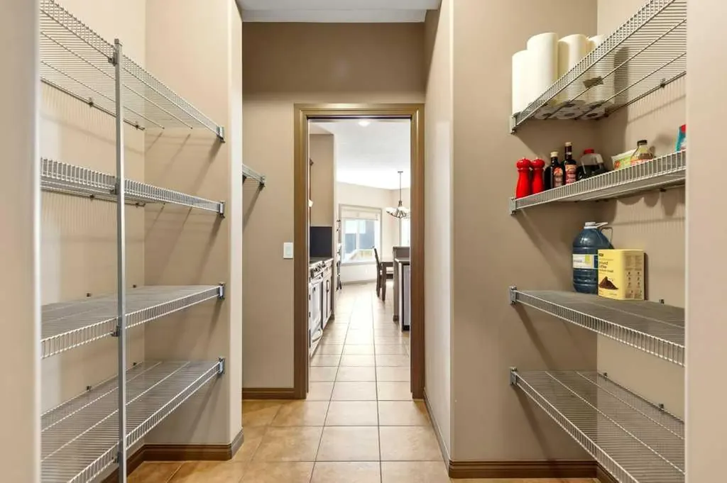 23 Aspen Stone Crescent SW Calgary AB T3H 5Y8