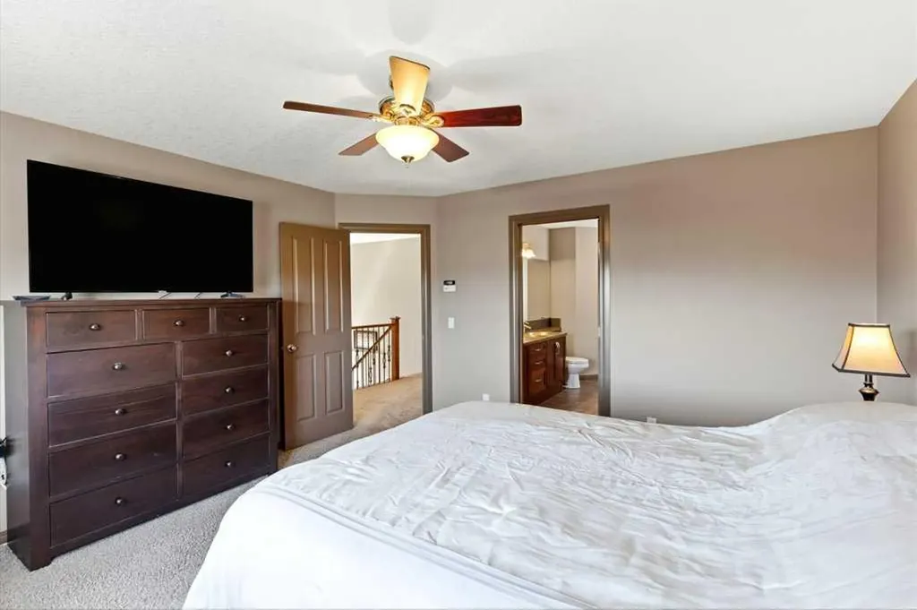 23 Aspen Stone Crescent SW Calgary AB T3H 5Y8