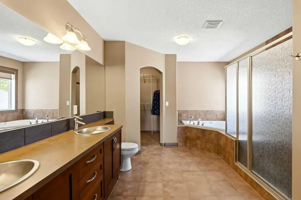 23 Aspen Stone Crescent SW Calgary AB T3H 5Y8