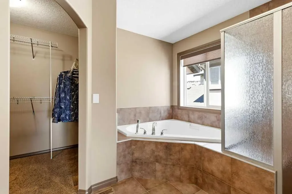23 Aspen Stone Crescent SW Calgary AB T3H 5Y8