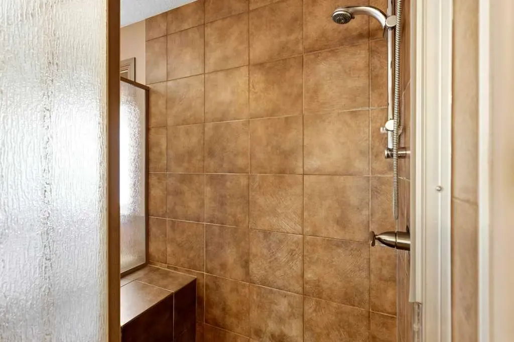 23 Aspen Stone Crescent SW Calgary AB T3H 5Y8