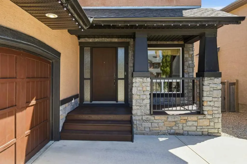 23 Aspen Stone Crescent SW Calgary AB T3H 5Y8