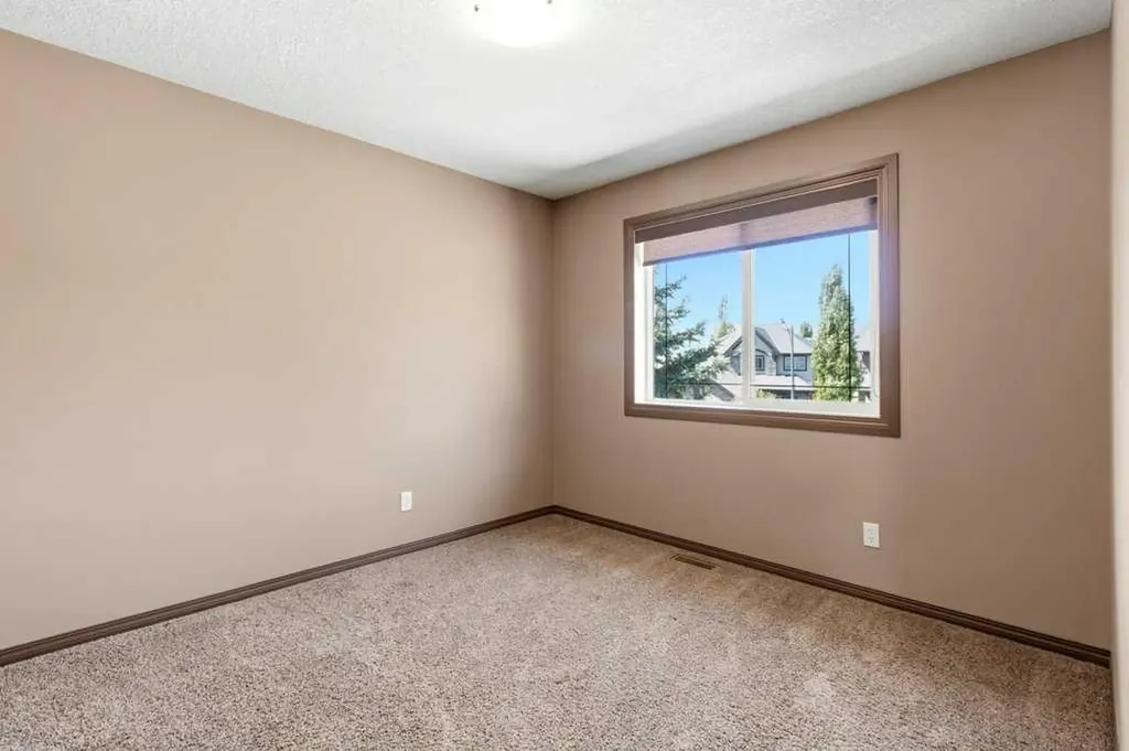 23 Aspen Stone Crescent SW Calgary AB T3H 5Y8