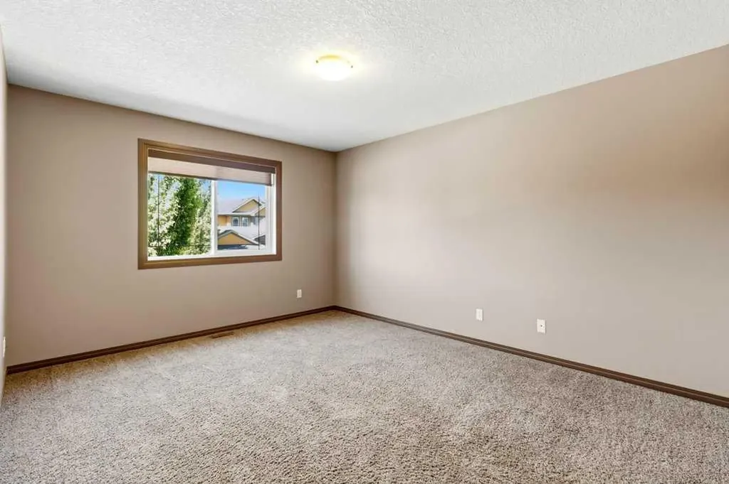 23 Aspen Stone Crescent SW Calgary AB T3H 5Y8