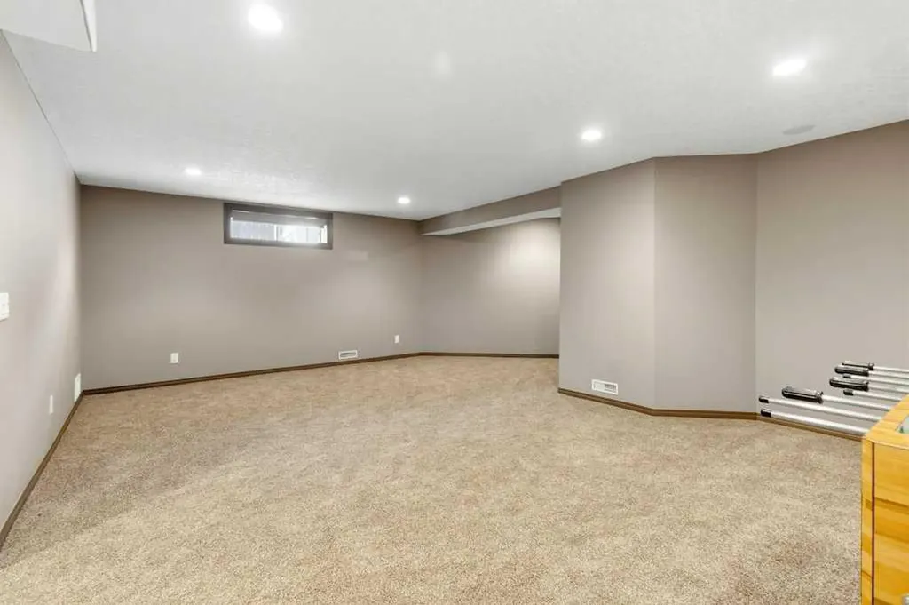 23 Aspen Stone Crescent SW Calgary AB T3H 5Y8