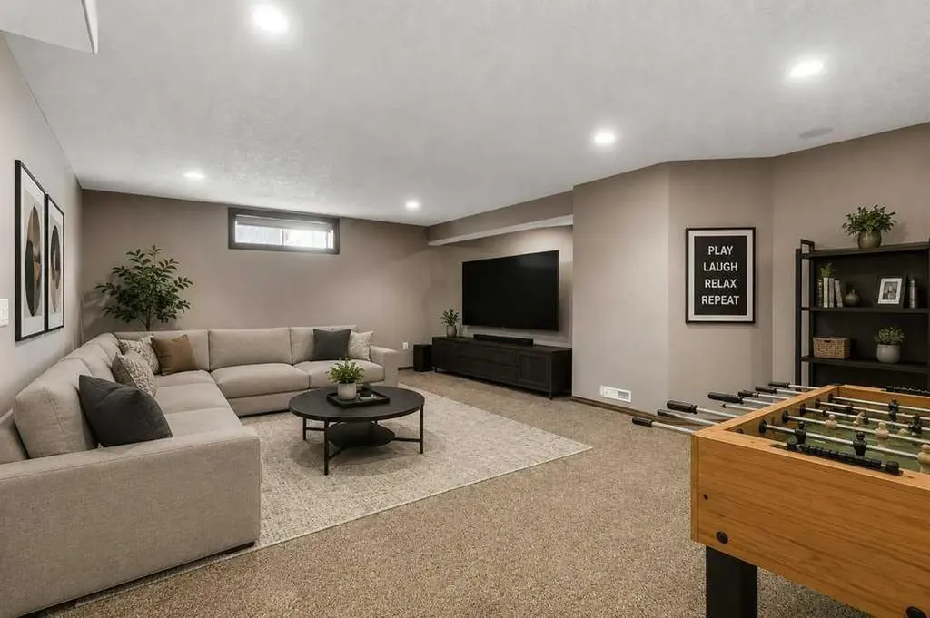 23 Aspen Stone Crescent SW Calgary AB T3H 5Y8