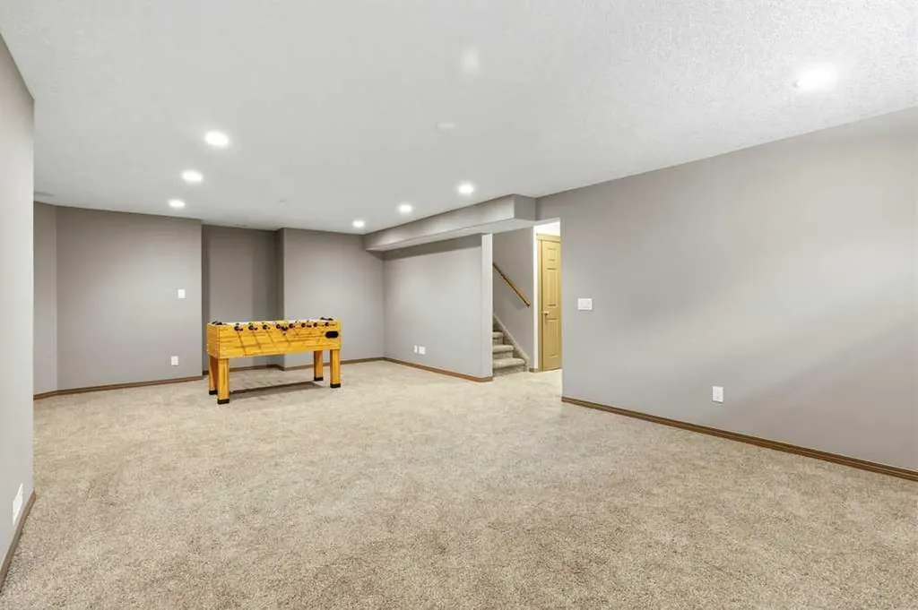 23 Aspen Stone Crescent SW Calgary AB T3H 5Y8