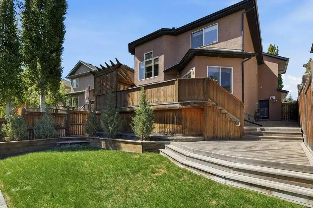 23 Aspen Stone Crescent SW Calgary AB T3H 5Y8
