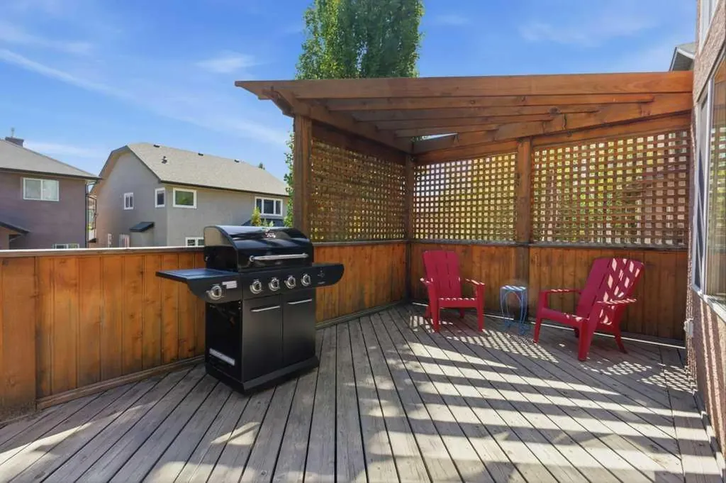 23 Aspen Stone Crescent SW Calgary AB T3H 5Y8
