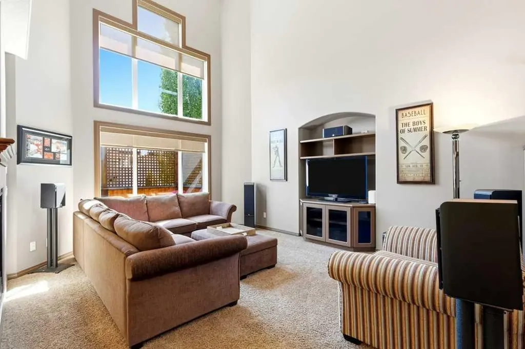 23 Aspen Stone Crescent SW Calgary AB T3H 5Y8