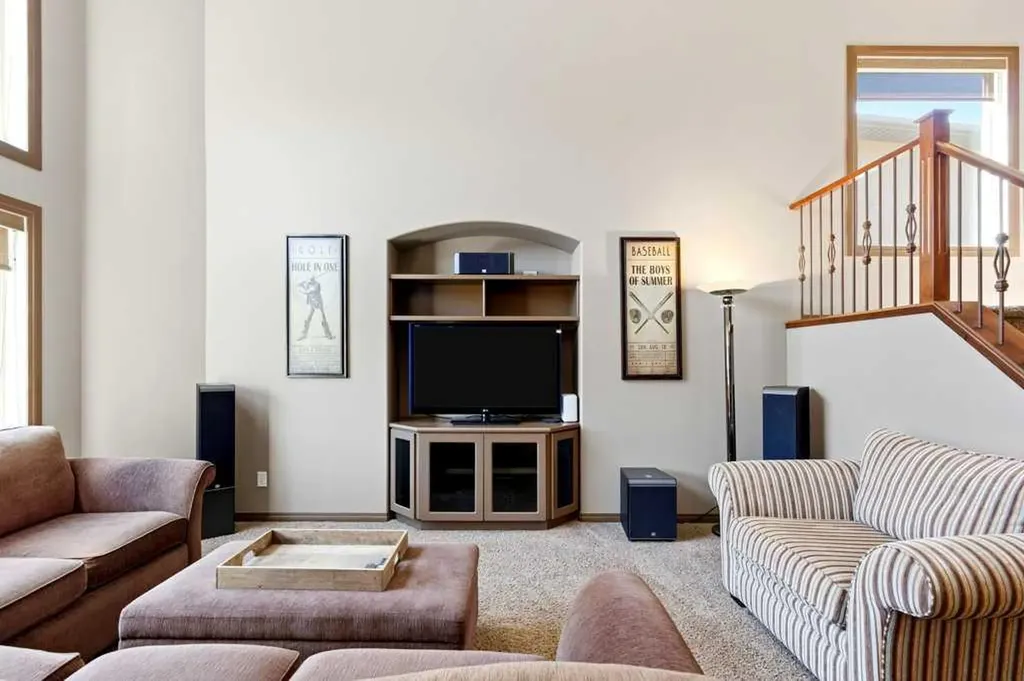 23 Aspen Stone Crescent SW Calgary AB T3H 5Y8